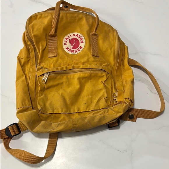 Fjällräven Kånken Yellow Backpack - Picture 1 of 4